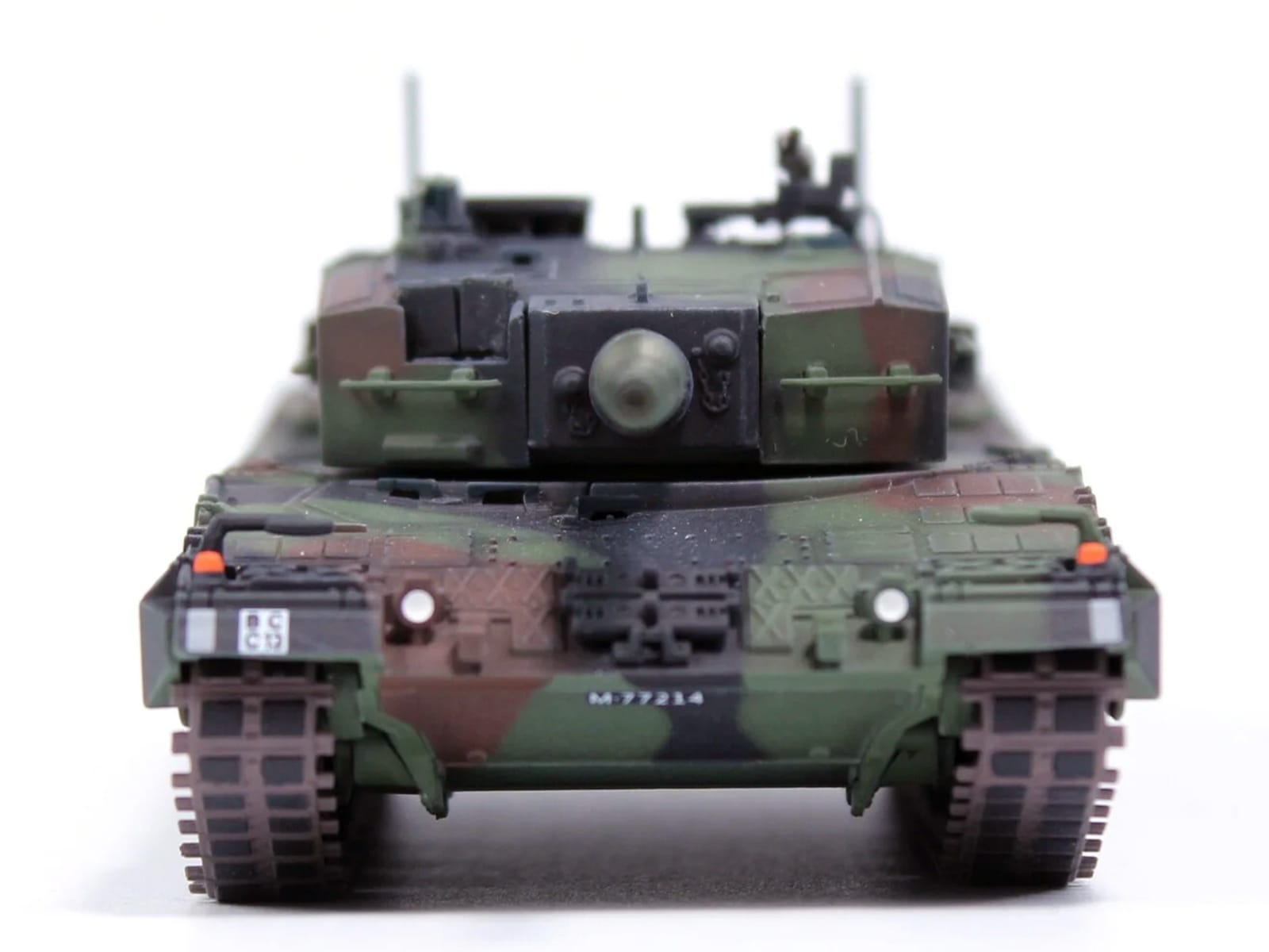Leopard 2A4 Main Battle Tank "Pz.87 13th Pz Btn Steel Army Parade Thun Switzerland" (2006) Swiss Army "Armor Premium" Series 1/72 Diecast Model by Panzerkampf - Image 5