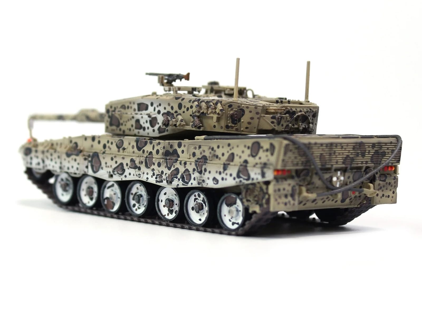 Leopard 2A4 Main Battle Tank "Jaguar Scheme" Austrian Army "Armor Premium" Series 1/72 Diecast Model by Panzerkampf - Image 3