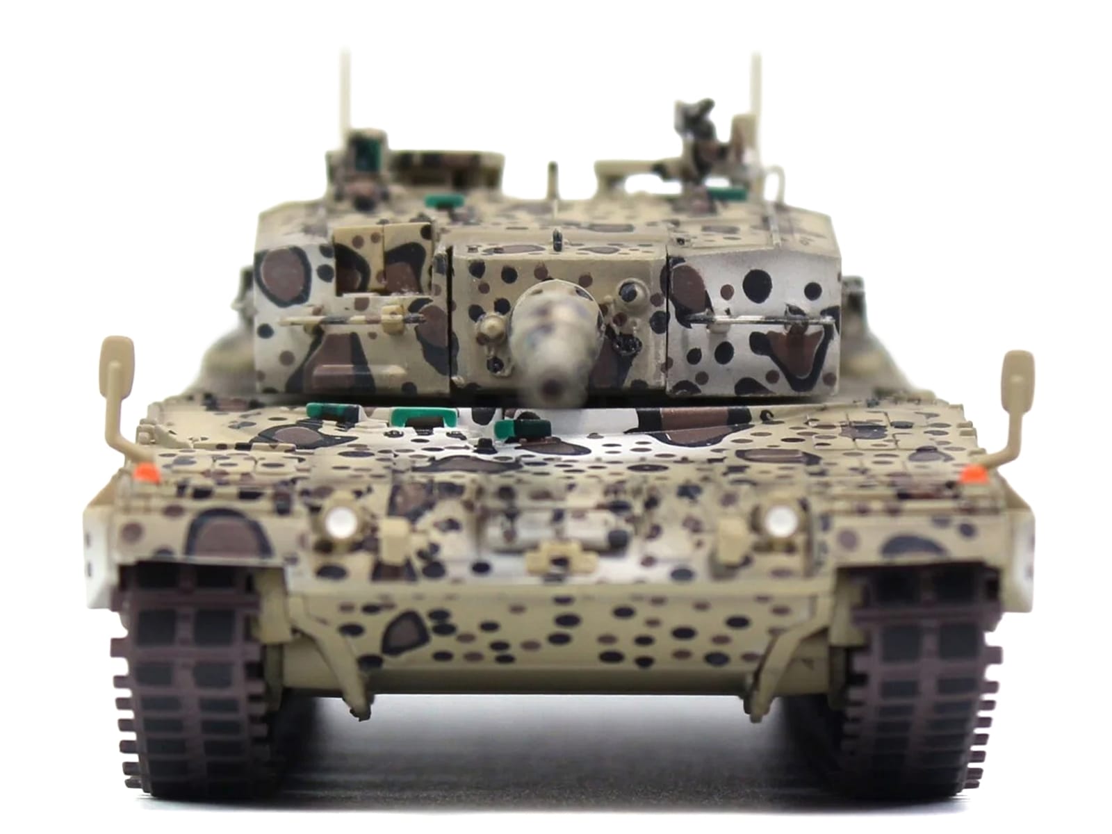 Leopard 2A4 Main Battle Tank "Jaguar Scheme" Austrian Army "Armor Premium" Series 1/72 Diecast Model by Panzerkampf - Image 4
