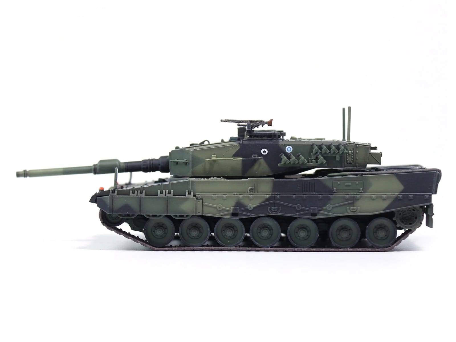 Leopard 2A4 Main Battle Tank "Finland" Finnish Army "Armor Premium" Series 1/72 Diecast Model by Panzerkampf - Image 2