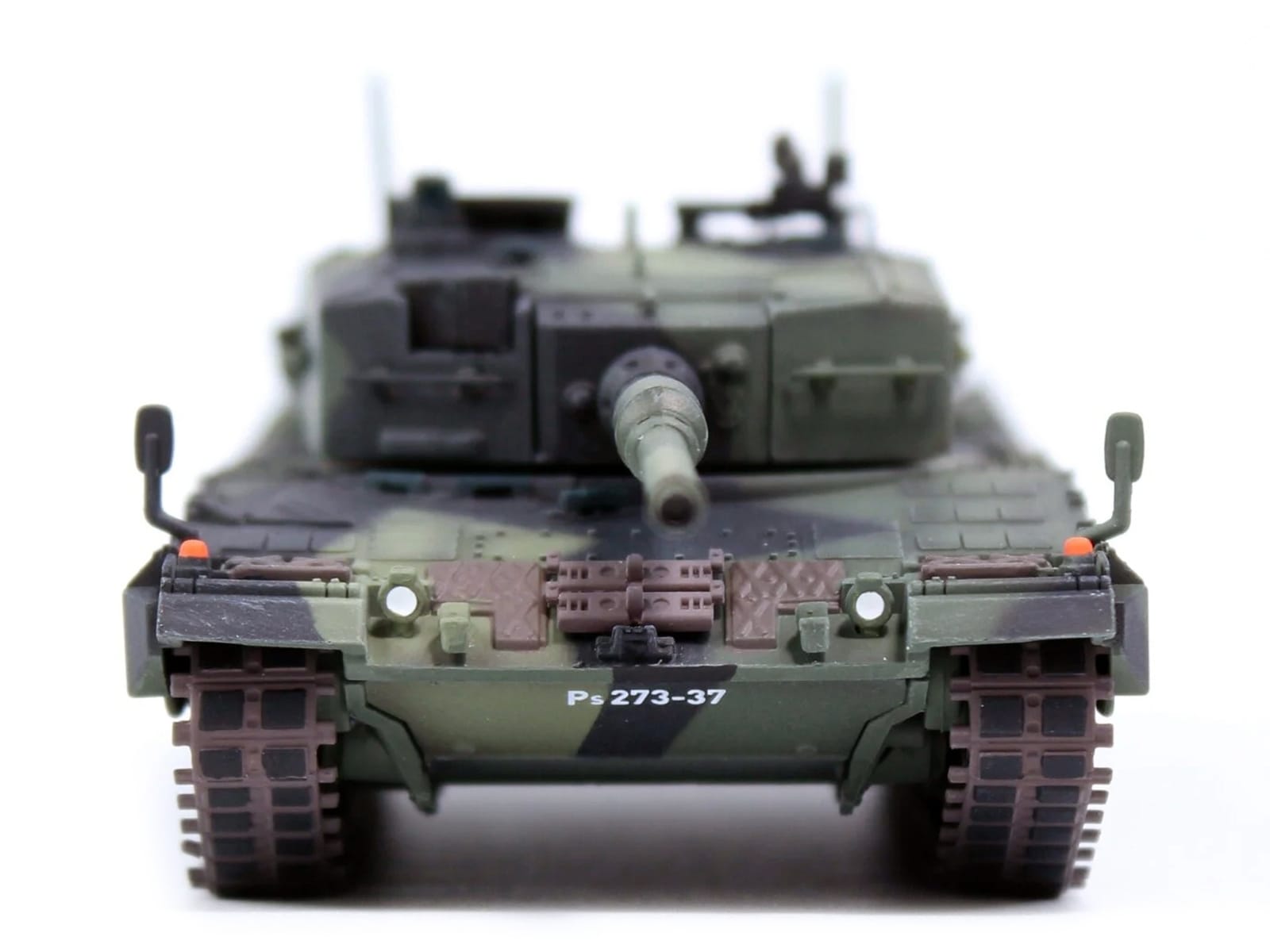 Leopard 2A4 Main Battle Tank "Finland" Finnish Army "Armor Premium" Series 1/72 Diecast Model by Panzerkampf - Image 4