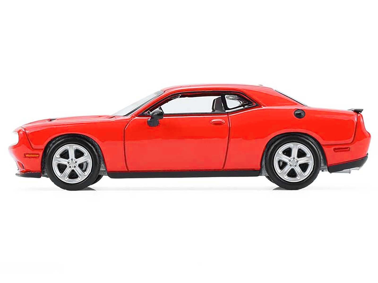 2016 Dodge Challenger RT Torred "GreenLight Muscle" Series 30 1/64 Diecast Model Car by Greenlight - Image 2