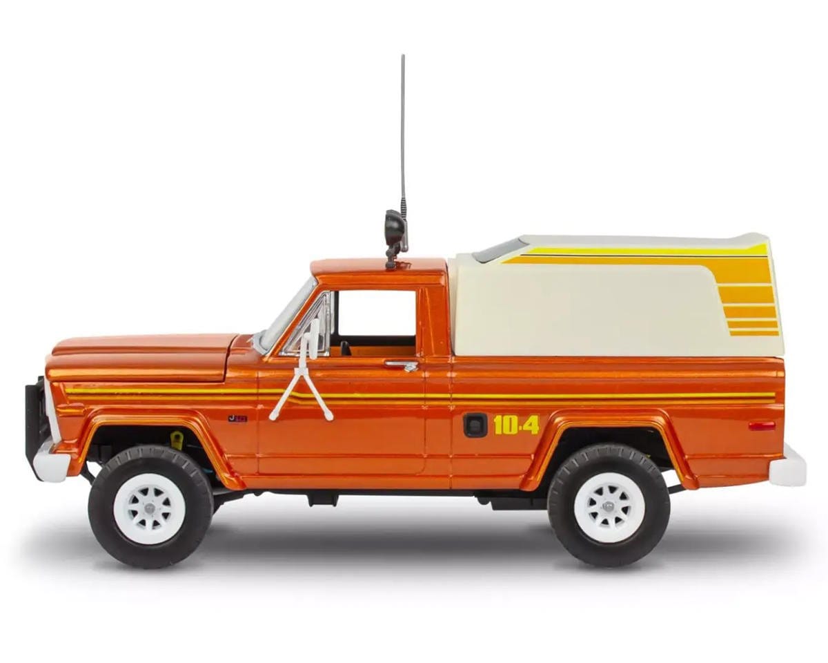 Level 4 Model Kit 1979 Jeep J-10 Pickup Truck with Camper Top 1/24 Scale Model by Revell - Image 4