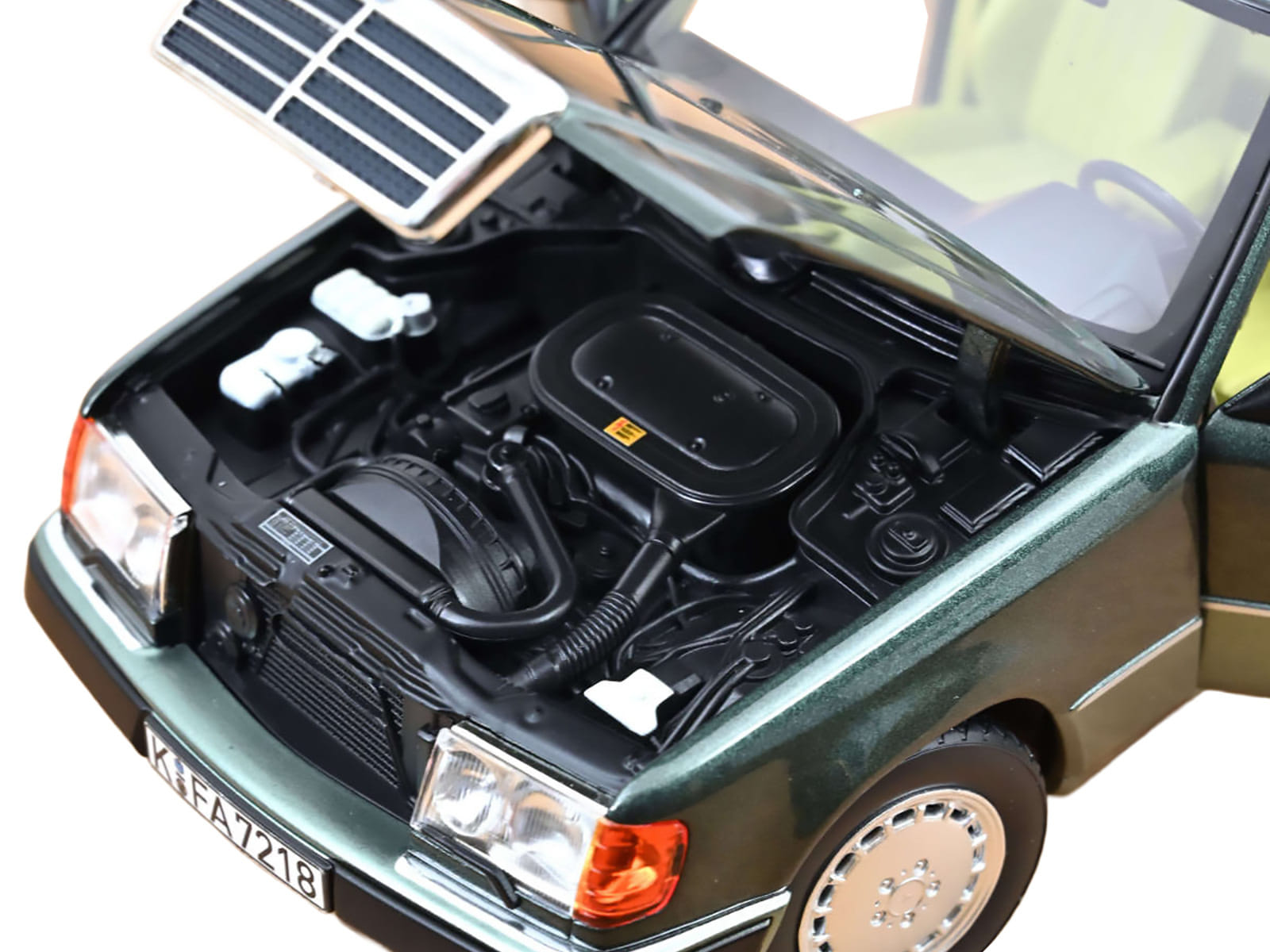 1990 Mercedes-Benz 230 E Night Green Metallic with Green Interior 1/18 Diecast Model Car by Norev - Image 3