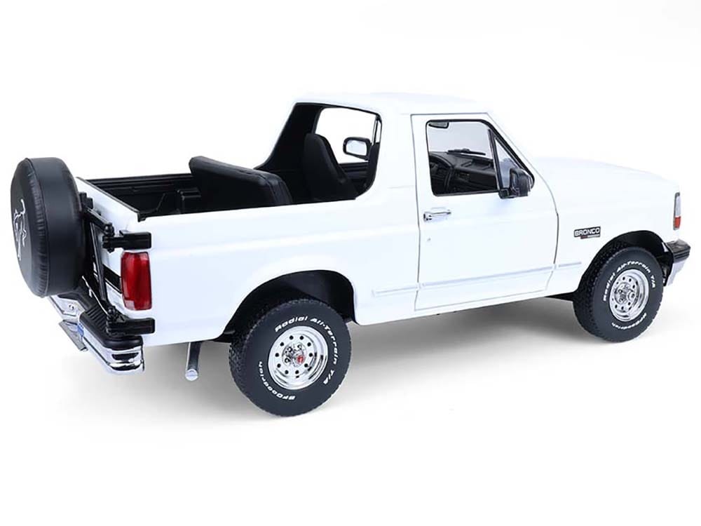 1993 Ford Bronco XLT Oxford White "Artisan Collection" 1/18 Diecast Model Car by Greenlight - Image 4