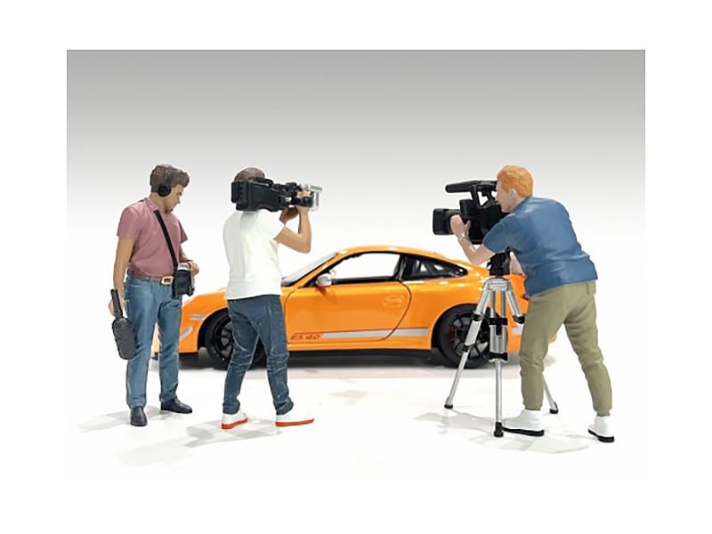 "On-Air" 6 piece Figures and Accessory Set for 1/24 Scale Models by American Diorama - Image 2