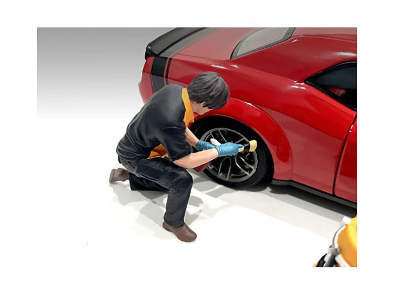 "Detail Masters" Figure 1 (Wheel Cleaning) for 1/18 Scale Models by American Diorama - Image 2