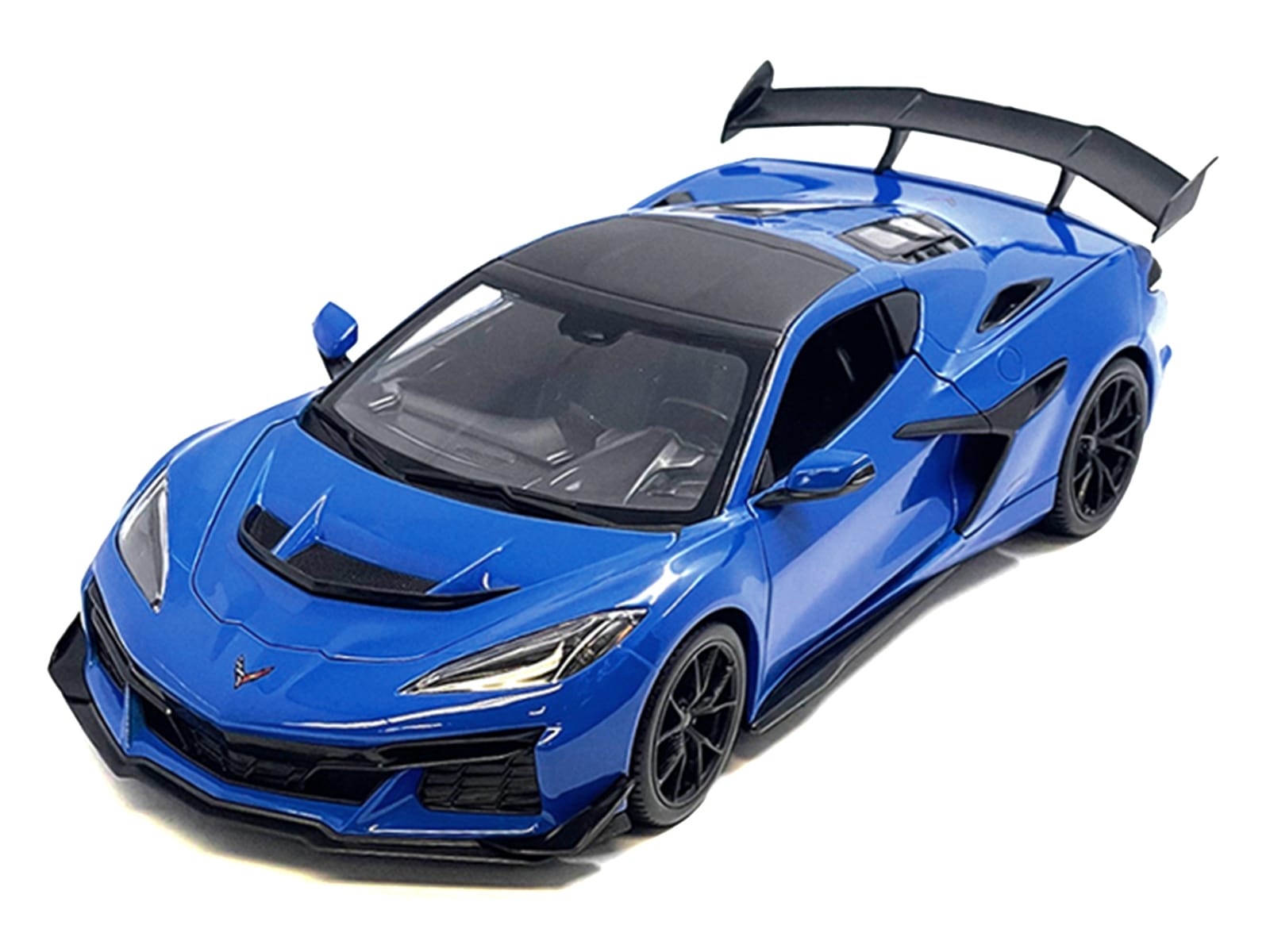 Chevrolet Corvette ZR1 Coupe Blue with Carbon Top "Special Edition" Series 1/18 Diecast Model Car by Maisto - Image 2