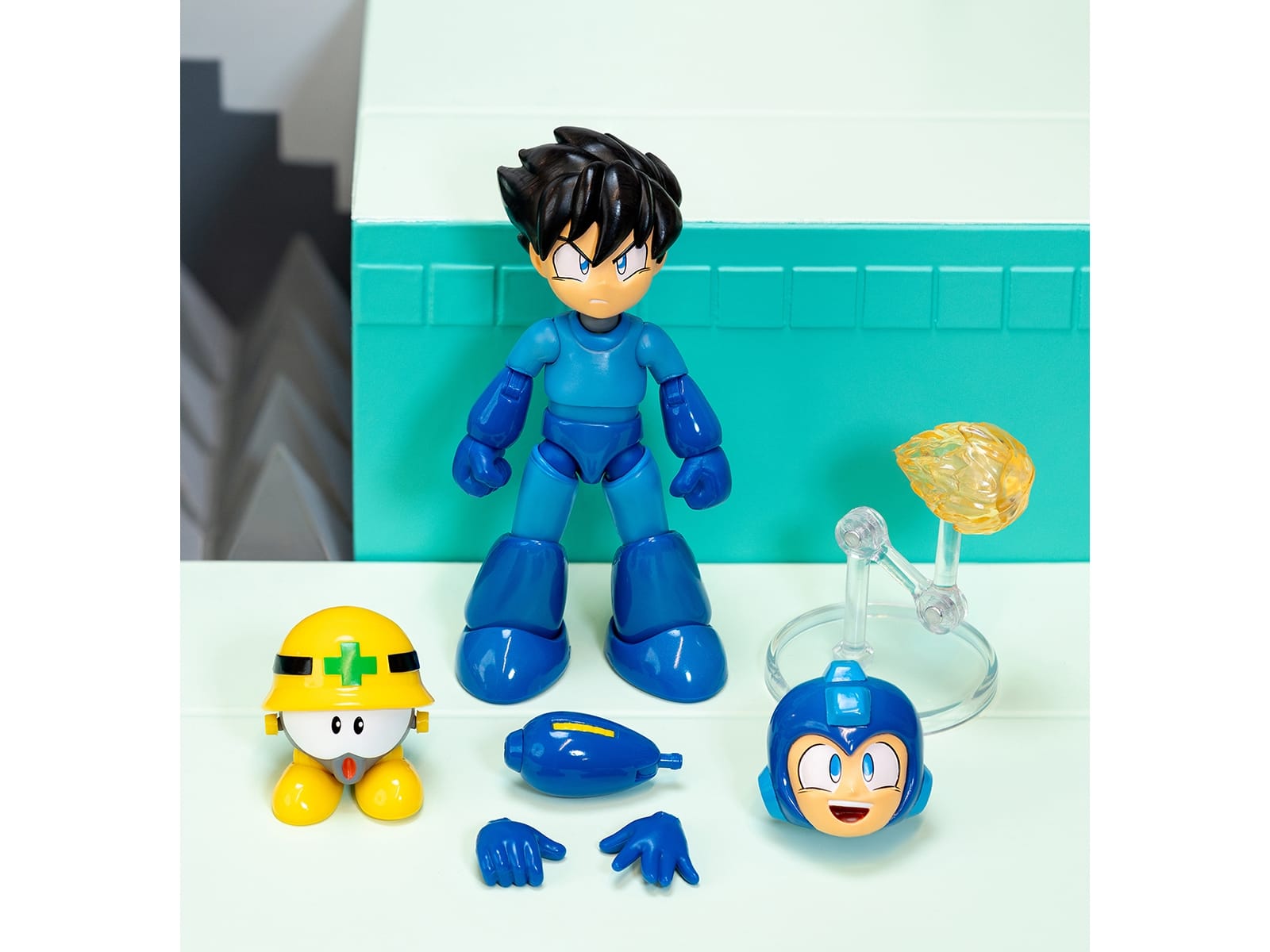 Mega Man 4.5" Moveable Figure (Deluxe Version) with Accessories and Alternate Head and Hands "Mega Man" (1987) Video Game Model by Jada - Image 2
