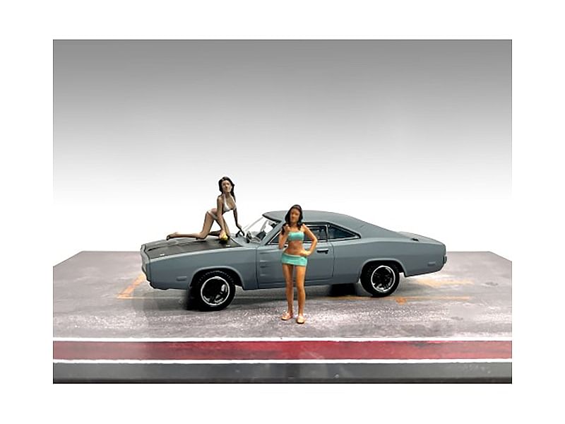 “Car Wash Girls” Set 1 Dorothy and Barbara 2 Piece Figure for 1/43 Scale Models by American Diorama