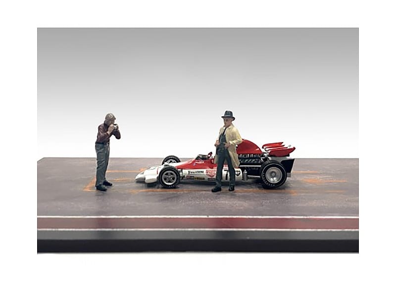 "Race Day" Two Diecast Figures Set 3 for 1/43 Scale Models by American Diorama - Image 2