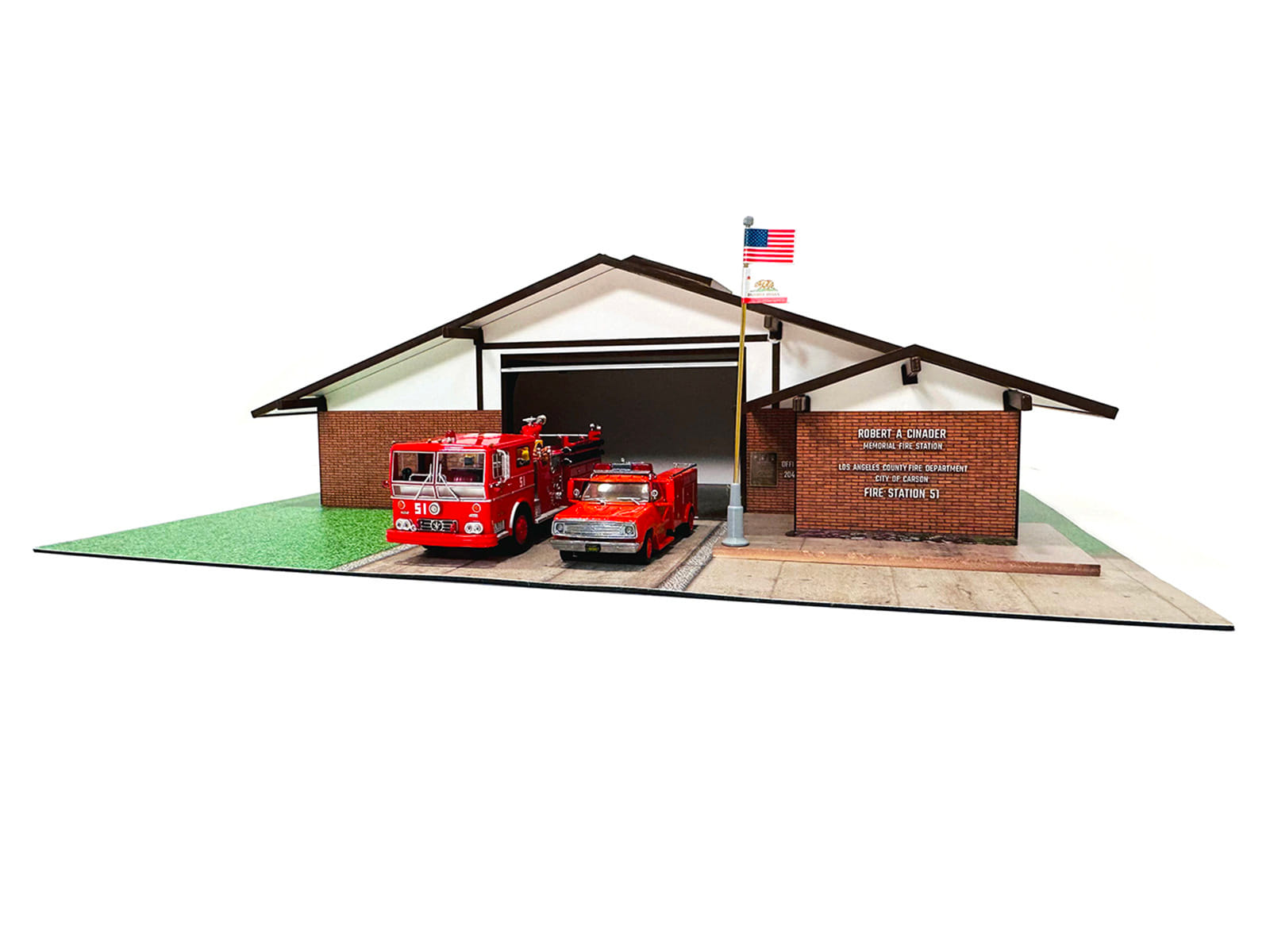 Los Angeles County Fire Department Fire Station 51 Diorama EZ Assembly Kit "Emergency!" Series 1/50 Model by Iconic Replicas - Image 3
