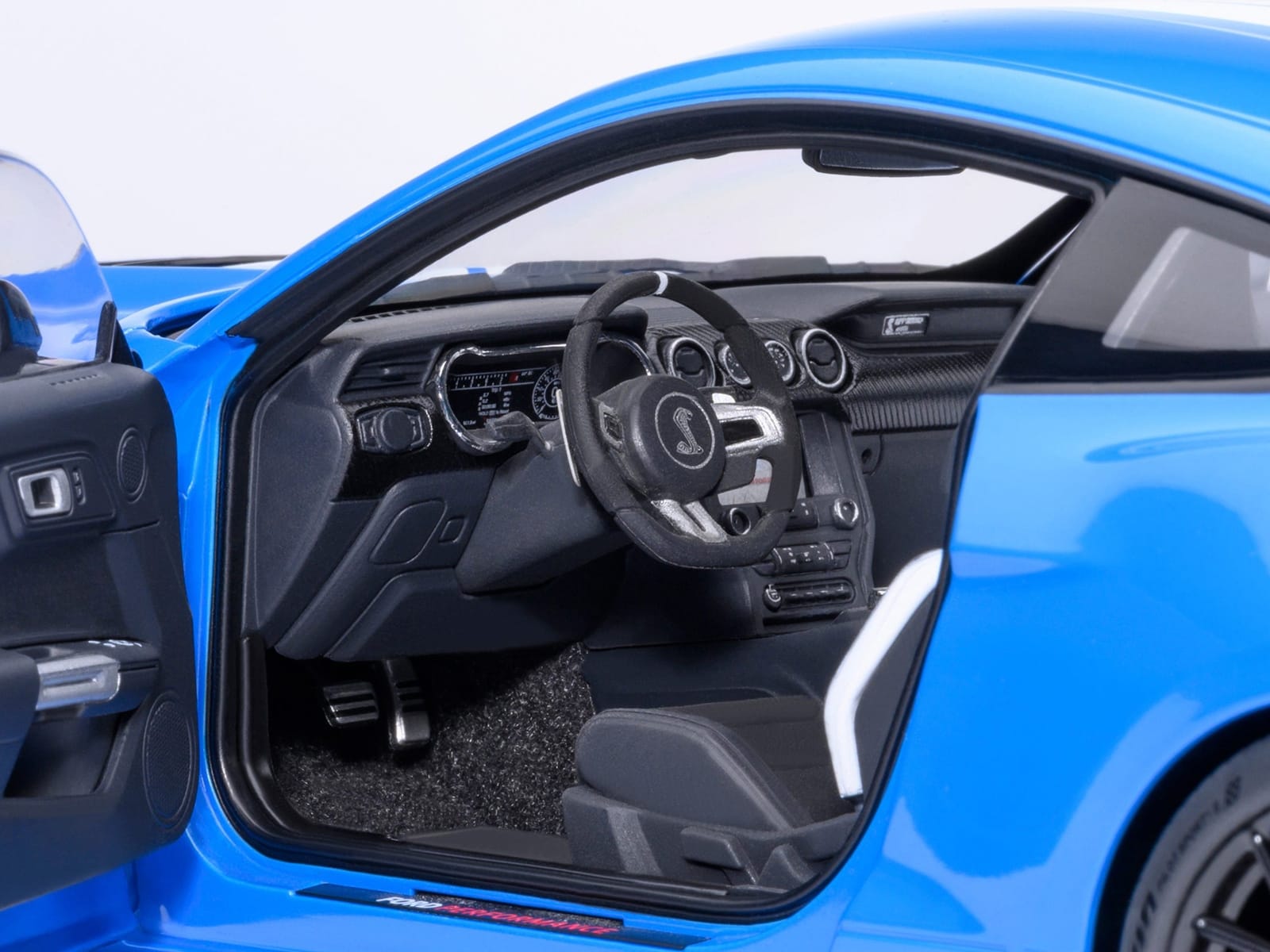 Ford Mustang Shelby GT500 Grabber Blue with White Stripes 1/18 Model Car by Autoart - Image 4
