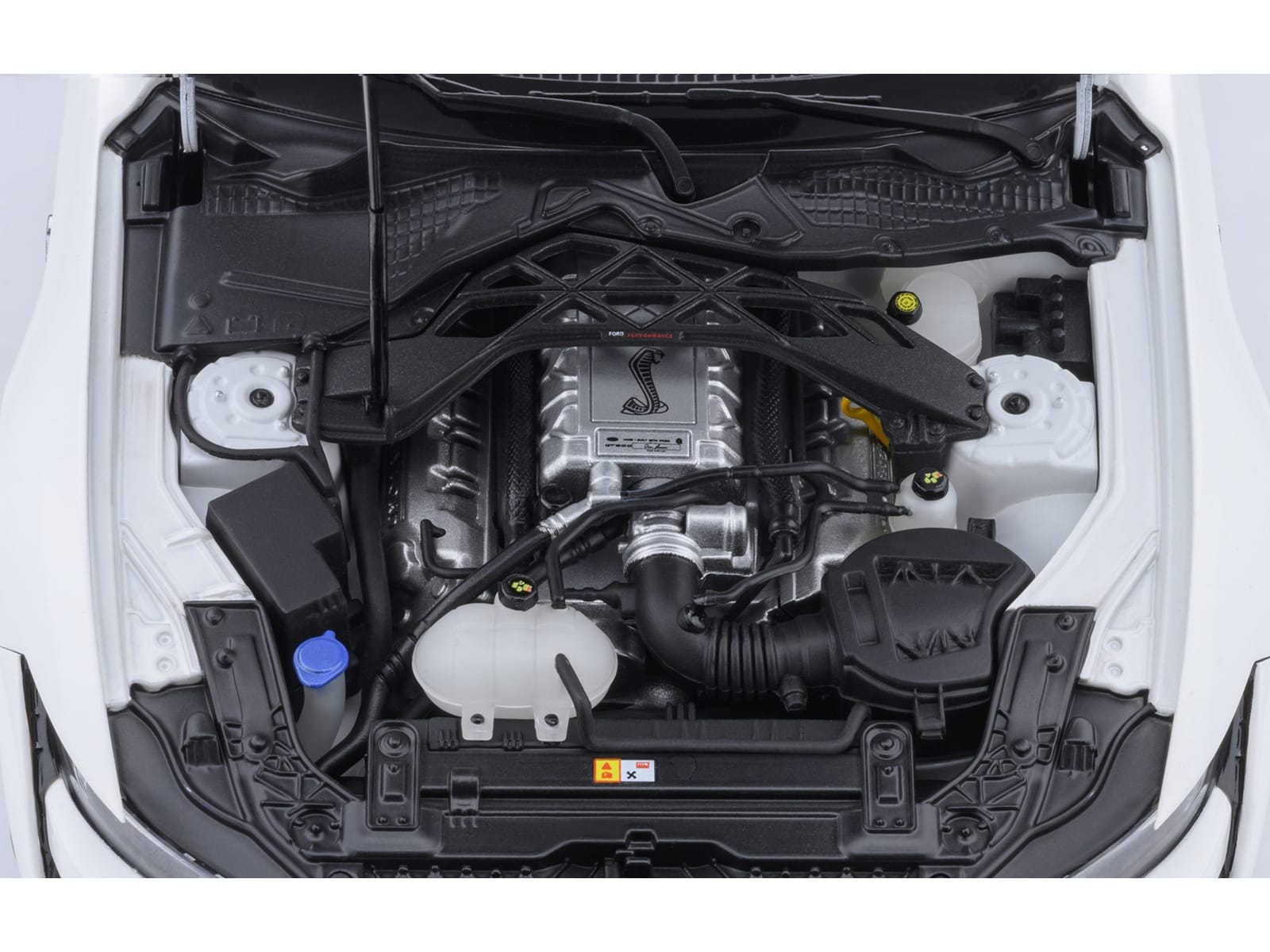 Ford Mustang Shelby GT500 Oxford White with Black Stripes 1/18 Model Car by Autoart - Image 3