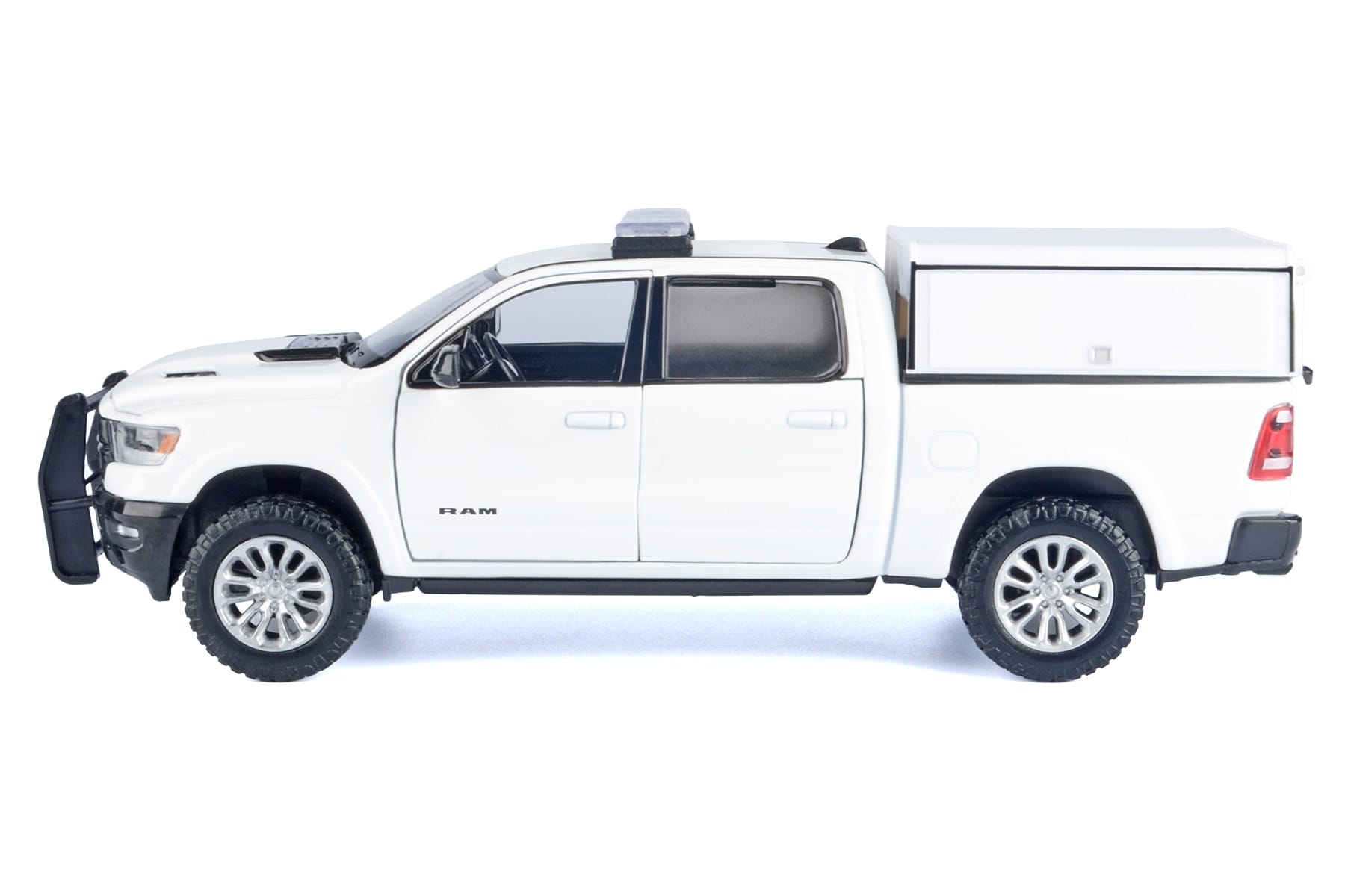2019 RAM 1500 Laramie Crew Cab Pickup Truck with Truck Bed Camper White "Custom Builder's Kit" Series 1/27 Diecast Model Car by Motormax - Image 2