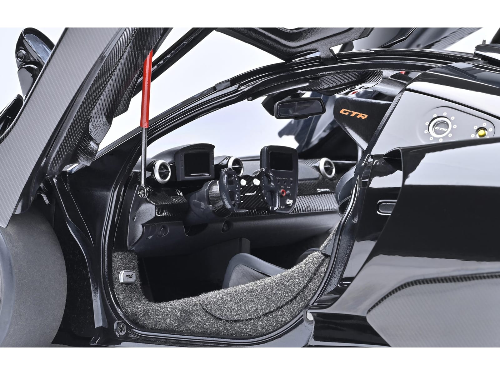 McLaren Senna GTR Onyx Black 1/18 Model Car by Autoart - Image 3