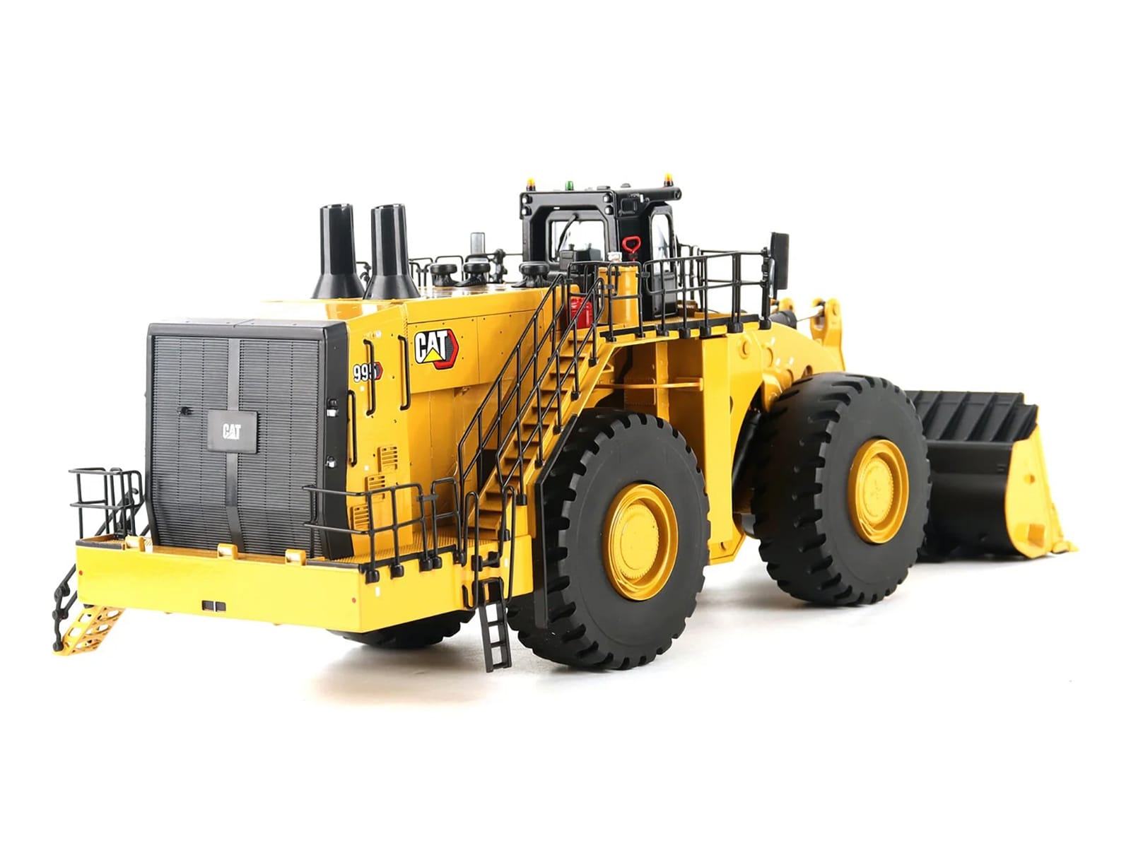 CAT Caterpillar 995 Wheel Loader Yellow "High Line Series" 1/50 Diecast Model by Diecast Masters - Image 3
