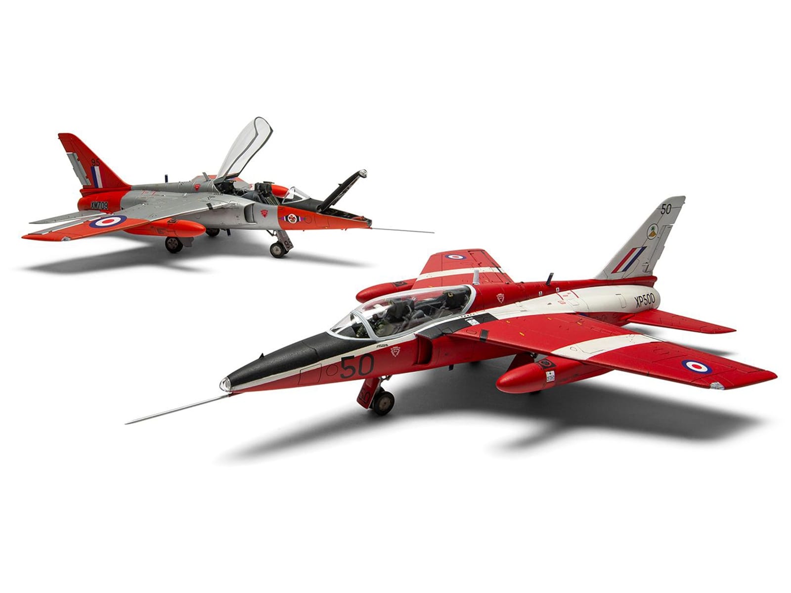 Level 2 Model Kit Folland Gnat T.1 Fighter Aircraft with 2 Scheme Options 1/48 Plastic Model Kit by Airfix - Image 2