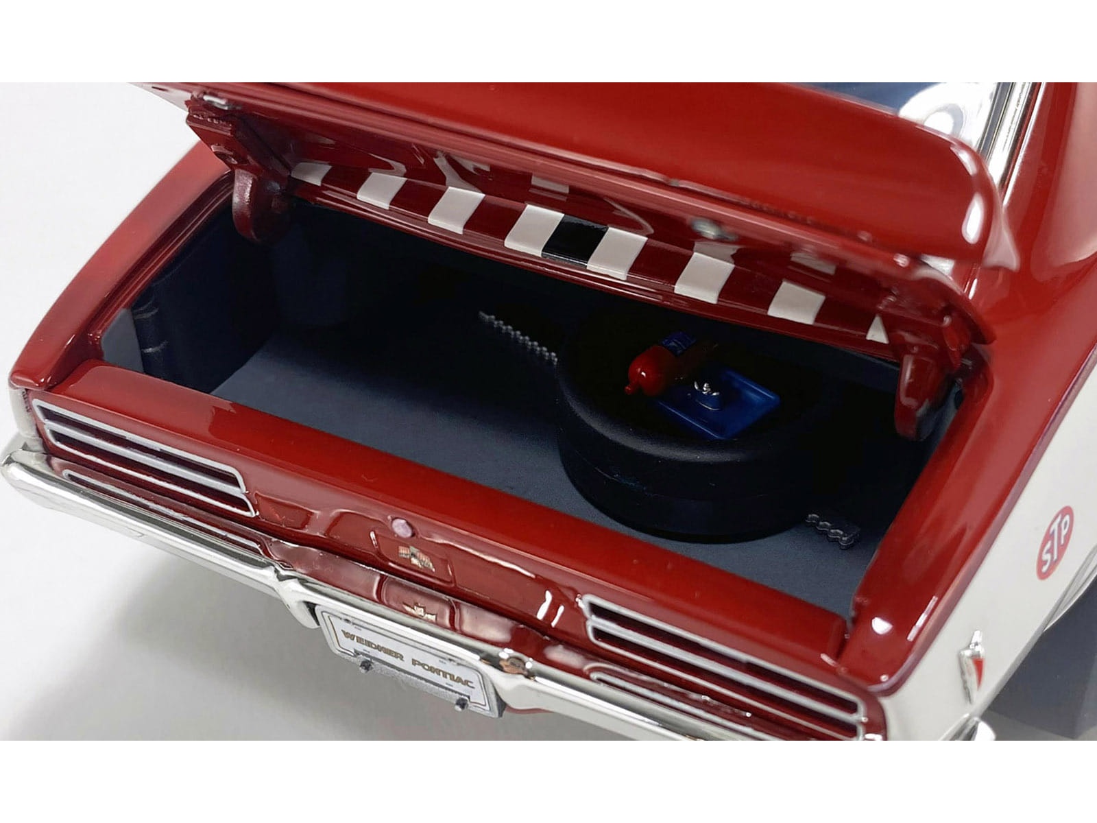 1968 Pontiac Firebird "First Ram Air II - Weidner Pontiac" White and Red with Stripes Limited Edition to 306 pieces Worldwide 1/18 Diecast Model Car by ACME - Image 3