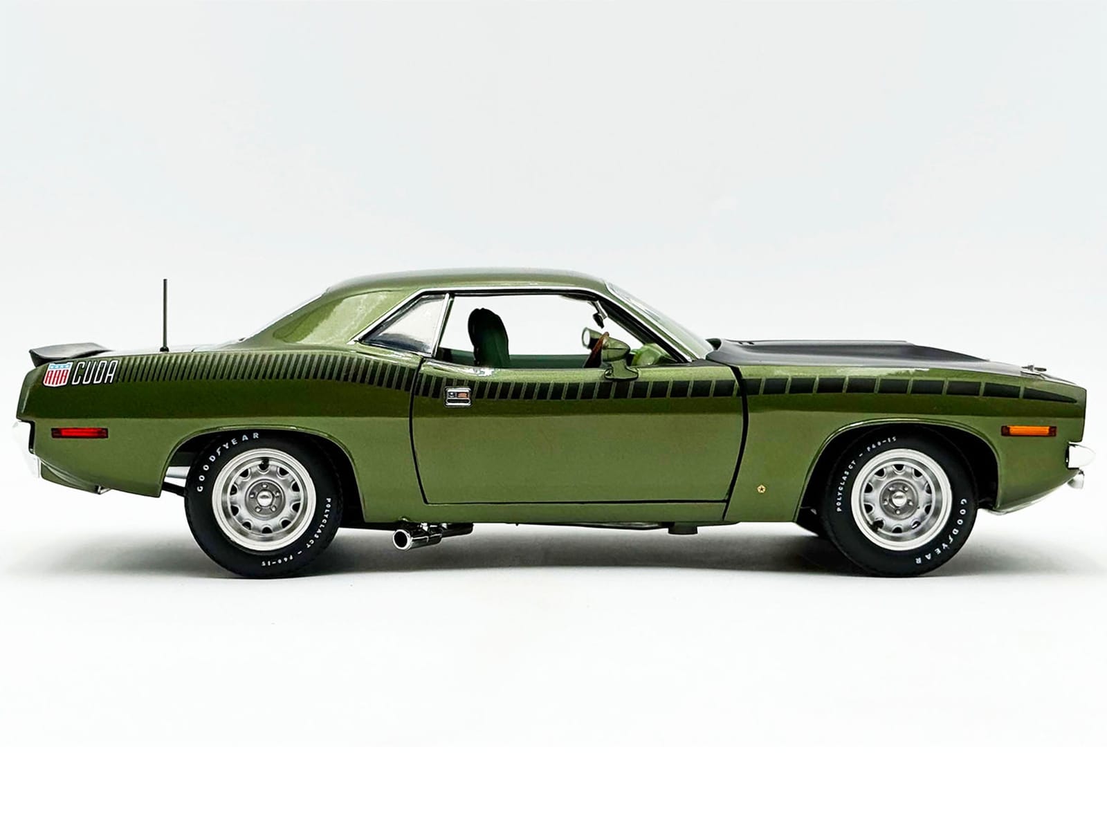 1970 Plymouth AAR Cuda Ivy Green Metallic with Black Stripes and Green Interior Limited Edition to 576 pieces Worldwide 1/18 Diecast Model Car by ACME - Image 4