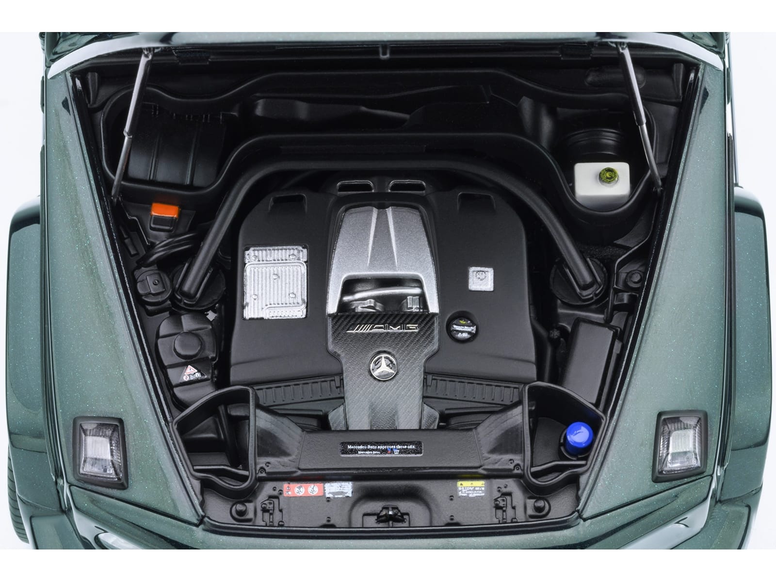 2019 Mercedes-Benz AMG G63 Emerald Green Metallic 1/18 Model Car by Autoart - Image 3