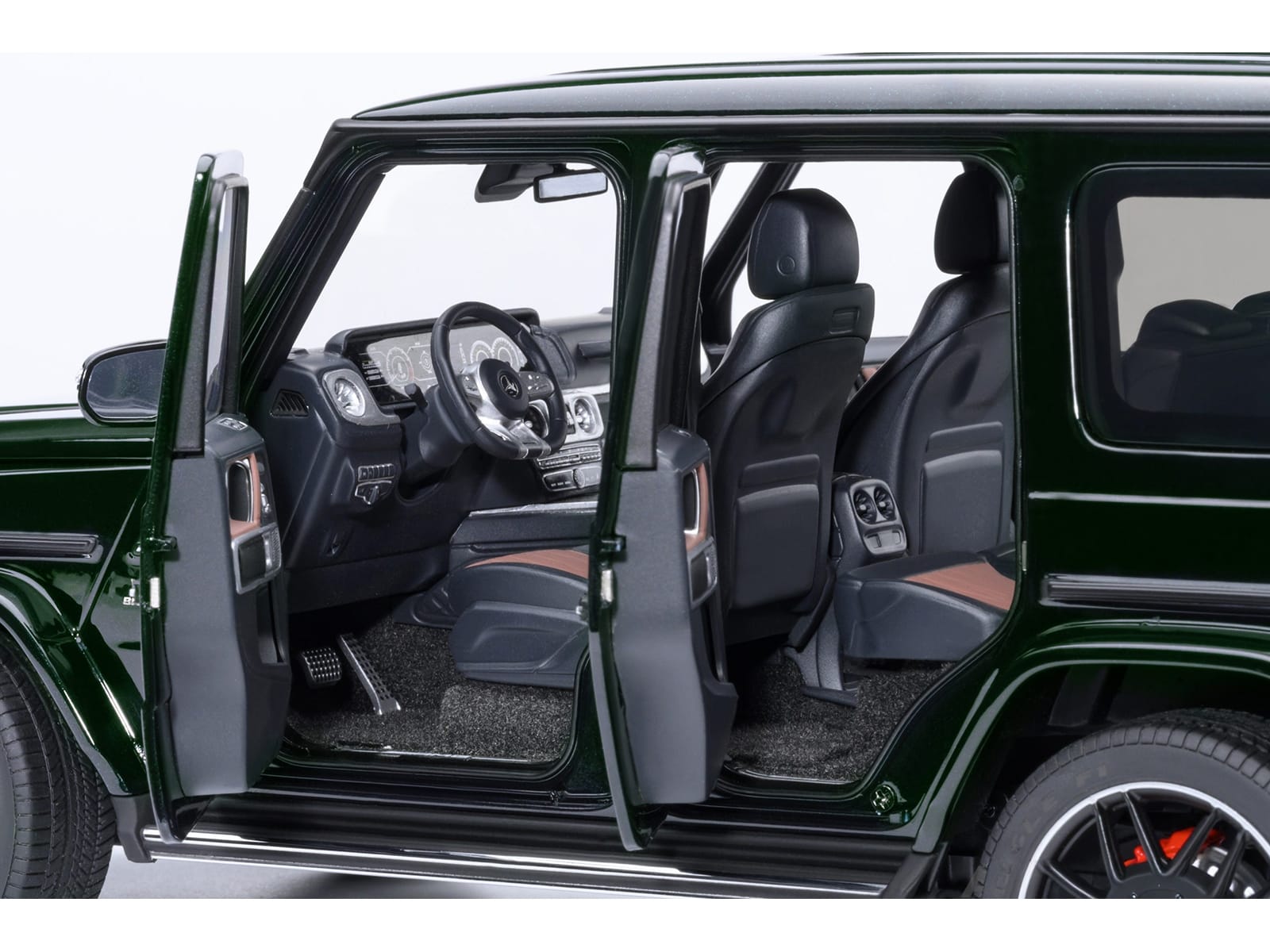 2019 Mercedes-Benz AMG G63 Emerald Green Metallic 1/18 Model Car by Autoart - Image 4