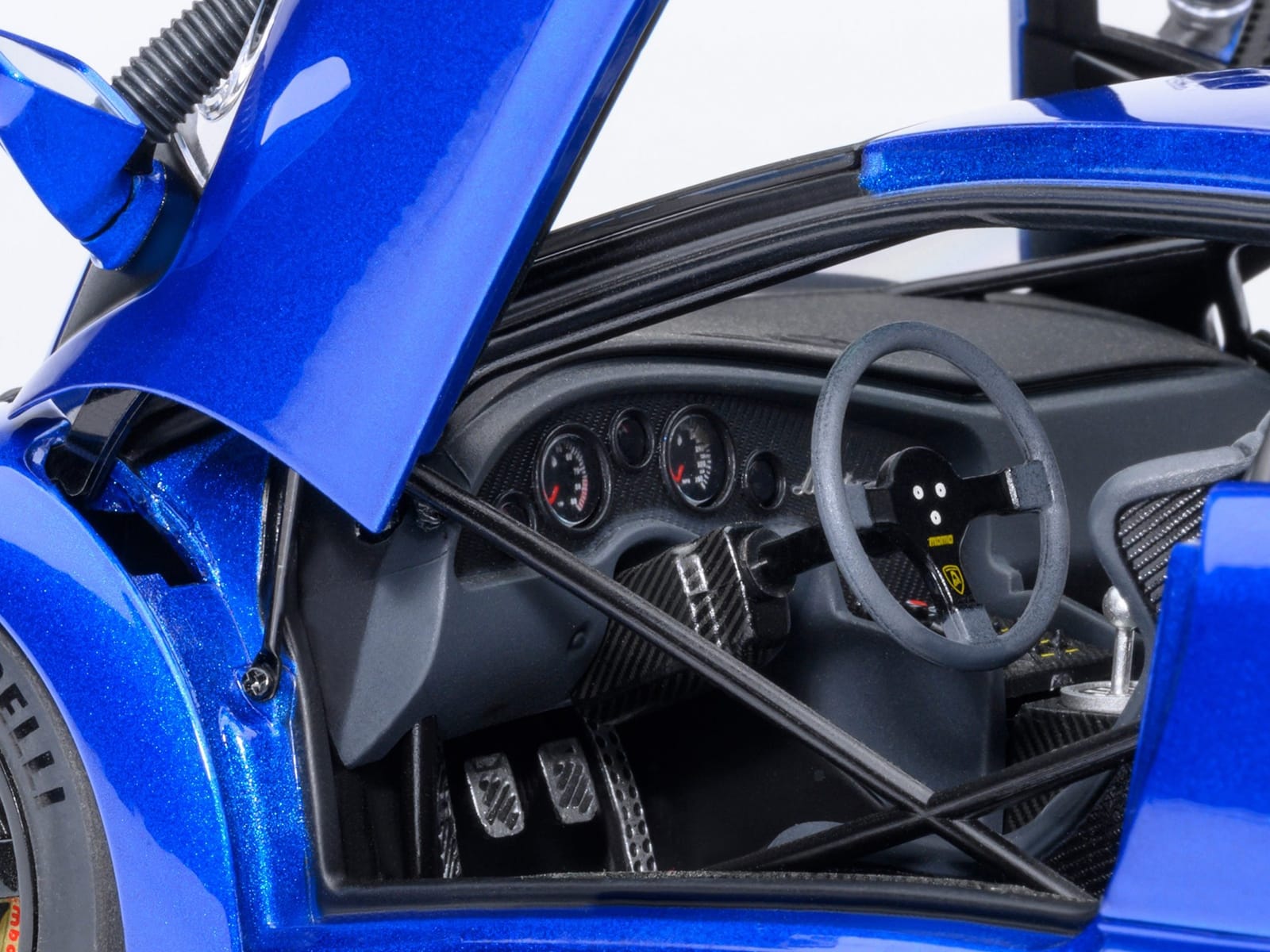 Lamborghini Diablo GTR Monterey Blue Metallic 1/18 Model Car by Autoart - Image 4