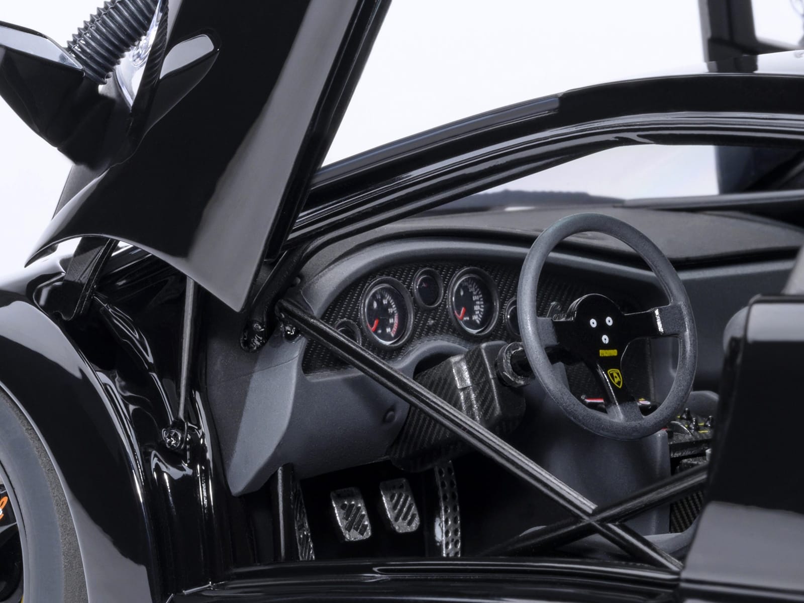 Lamborghini Diablo GTR Deep Black 1/18 Model Car by Autoart - Image 4