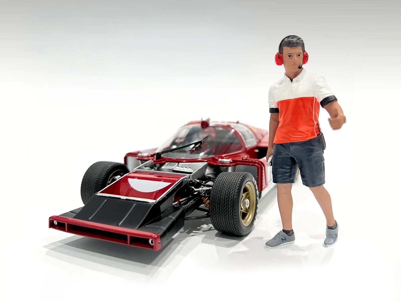 "Race Crew" Figure #2 for 1/18 scale models by American Diorama - Image 2