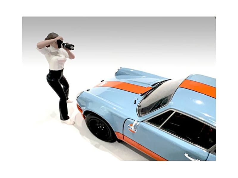 "Photographers" Figure #2 for 1/18 Scale Models by American Diorama - Image 3