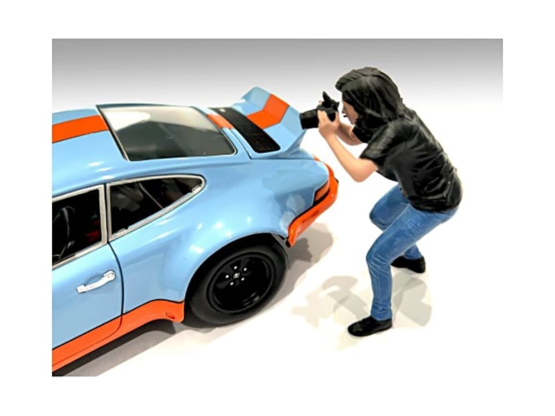 "Photographers" Figure #4 for 1/18 Scale Models by American Diorama - Image 3