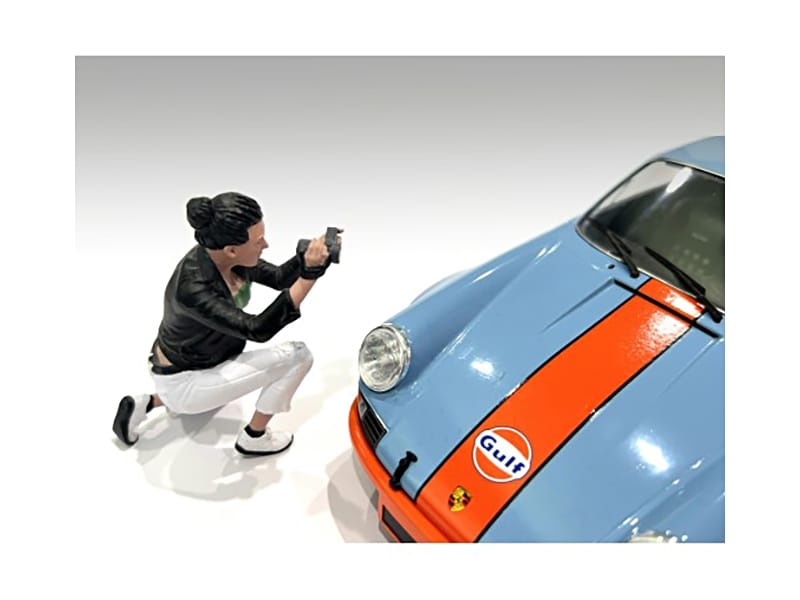 "Photographers" Figure #5 for 1/18 Scale Models by American Diorama - Image 2