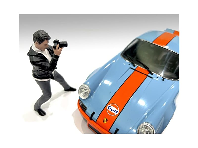 "Photographers" Figure #6 for 1/18 Scale Models by American Diorama - Image 2
