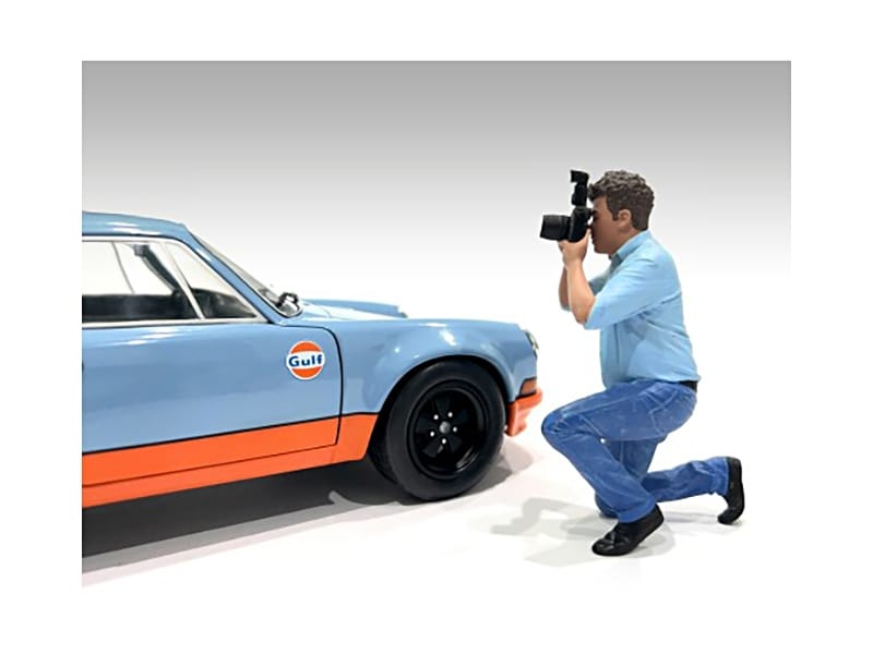 "Photographers" Figure #3 for 1/24 Scale Models by American Diorama - Image 3