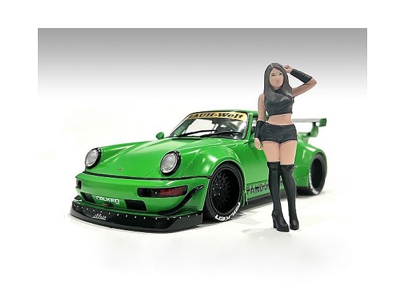 “Auto Salon Girls” Figure 2 for 1/18 Scale Models by American Diorama