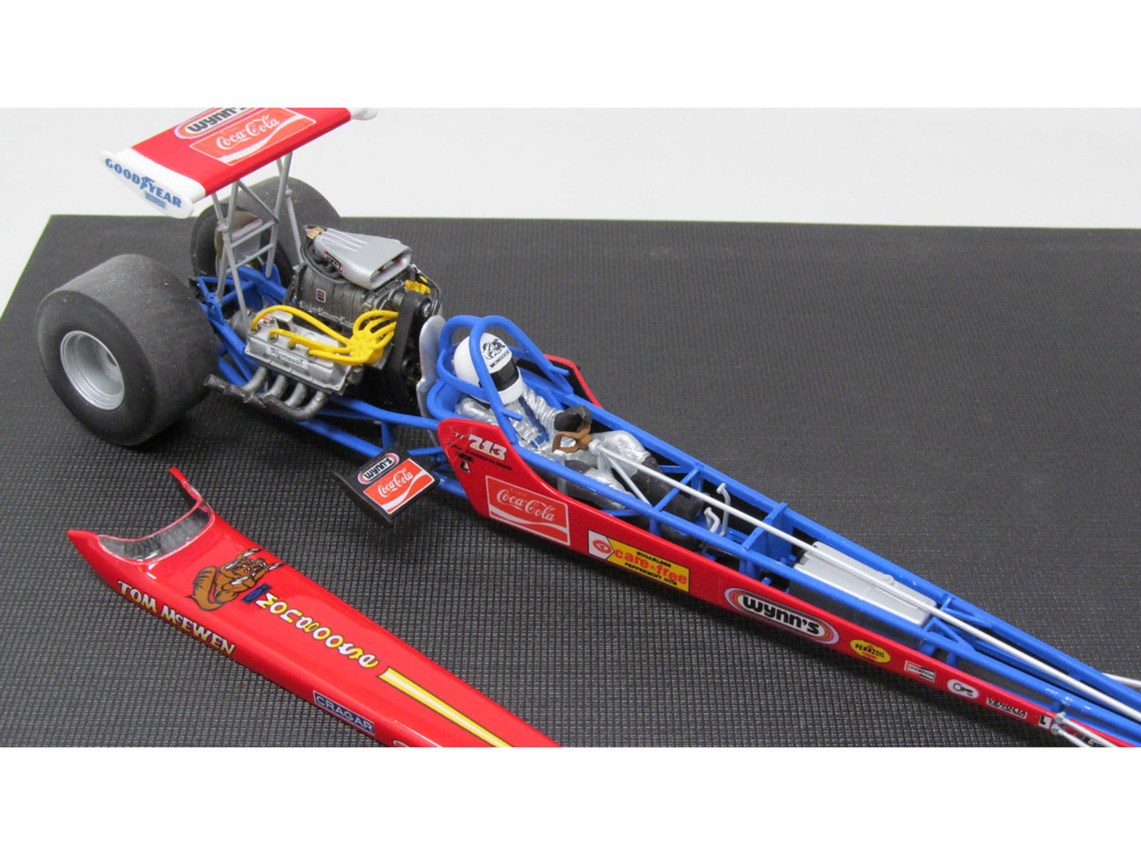 Skill 2 Model Kit Tom McEwen's "Mongoose" Rear Engine Dragster 1/24 Scale Model by Atlantis - Image 3