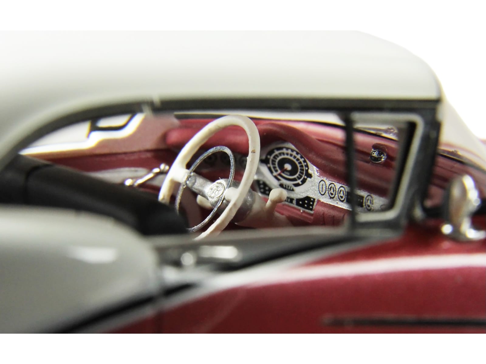 1957 Oldsmobile Starfire Royal Glow Red and Alcan White Limited Edition to 200 pieces Worldwide 1/43 Model Car by Goldvarg Collection - Image 2