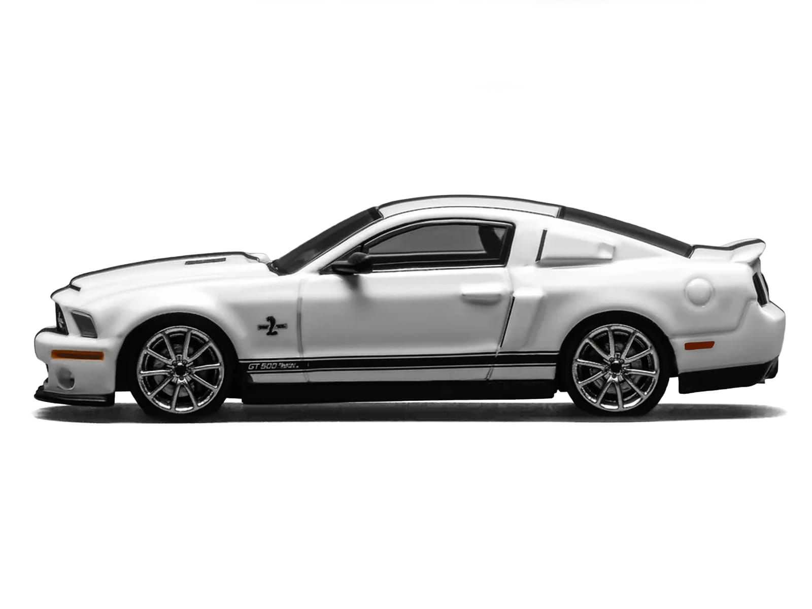 2007 Ford Mustang Shelby GT500 Super Snake Performance White with Matt Black Stripes 1/64 Diecast Model Car by MotorHelix & Greenlight - Image 2