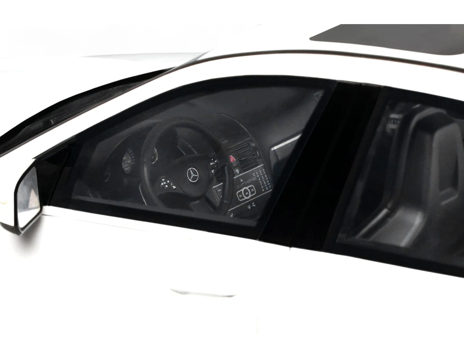 2007 Mercedes-Benz C63 AMG Diamond White 1/18 Model Car by GT Spirit - Image 2