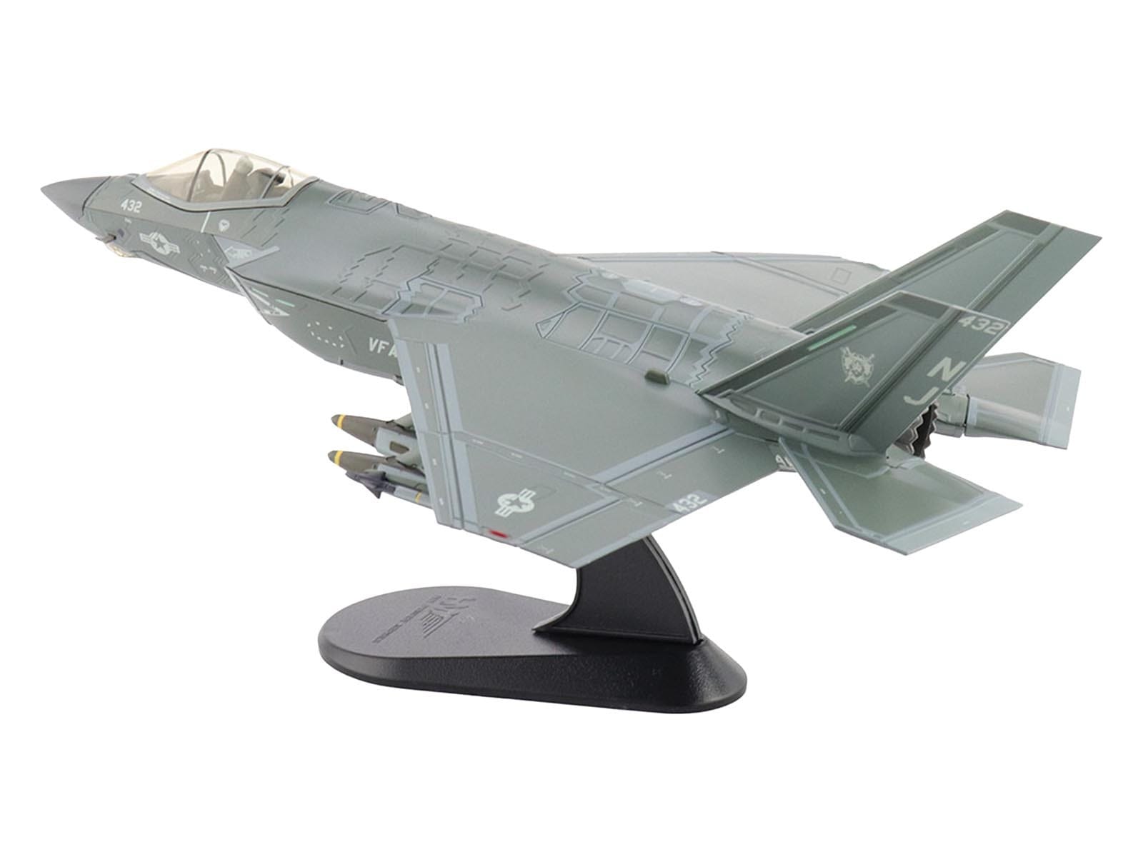 Lockheed F-35C Lightning II Aircraft "169034 VFA-125 Rough Raiders" (2022) United States Navy "Air Power Series" 1/72 Diecast Model by Hobby Master - Image 5
