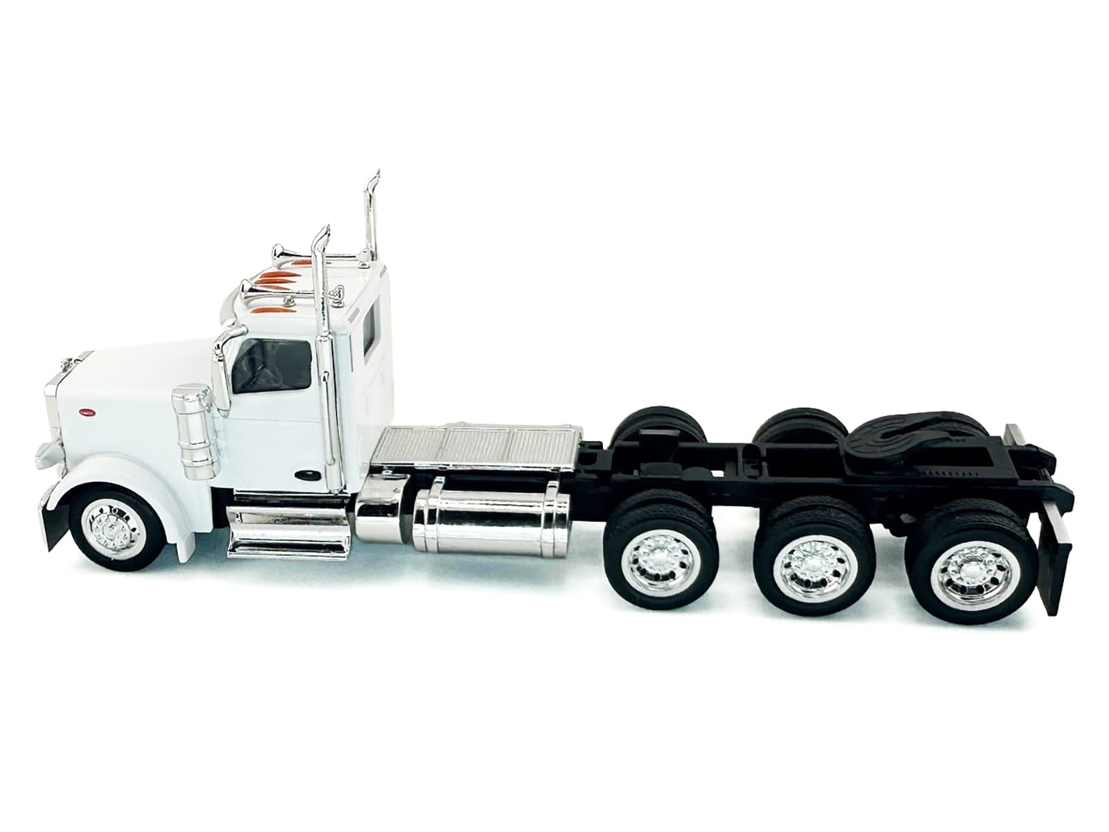 Peterbilt 589 3-Axel Day Cab White 1/87 (HO) Plastic Model Car by HO Logistics - Image 3