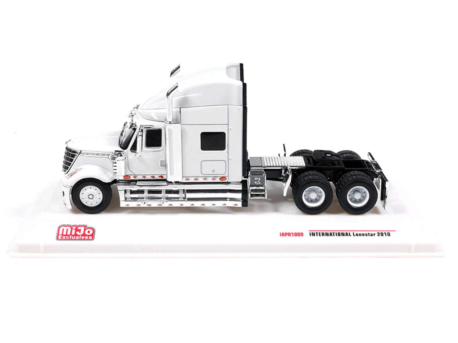 2010 International Lonestar Truck Tractor White 1/64 Diecast Model by IXO Models - Image 2