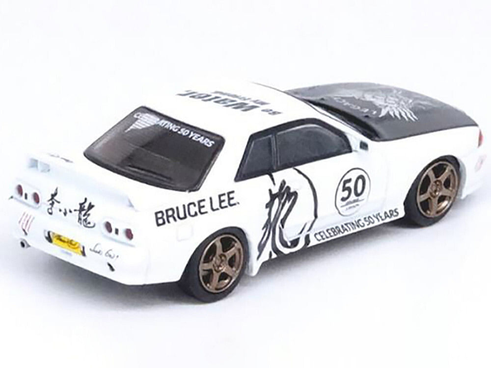 Nissan Skyline GT-R (R32) RHD (Right Hand Drive) White with Black Hood “Bruce Lee Legacy 50 Year Anniversary” 1/64 Diecast Model Car by Inno Models