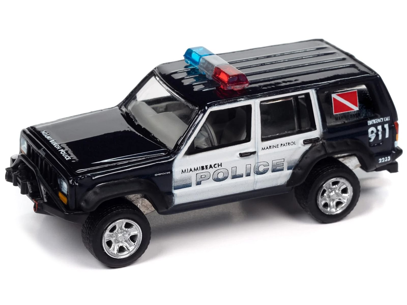 Jeep Cherokee XJ Black and White “Miami Beach Police” with Boat and Trailer “Tow & Go” Series Limited Edition to 3504 pieces Worldwide 1/64 Diecast Model Car by Johnny Lightning