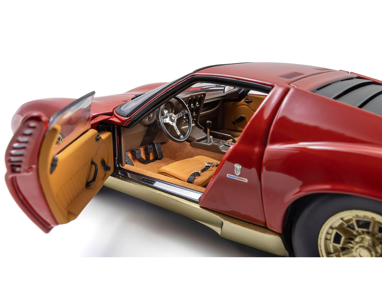 Lamborghini Miura P 400 Red with Gold Accents 1/18 Diecast Model Car by Kyosho - Image 3