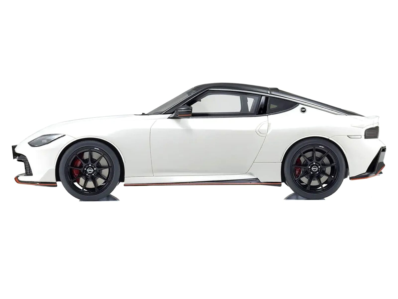 Nissan Fairlady Z NISMO RHD (Right Hand Drive) White with Black Top 1/18 Model Car by Kyosho - Image 3