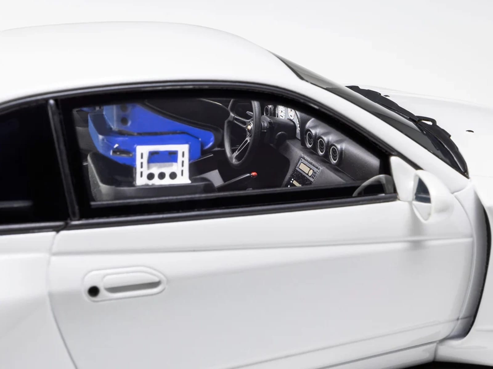 Nissan Silvia (S15) "Khyzyl Saleem" White 1/18 Model Car by Kyosho - Image 2