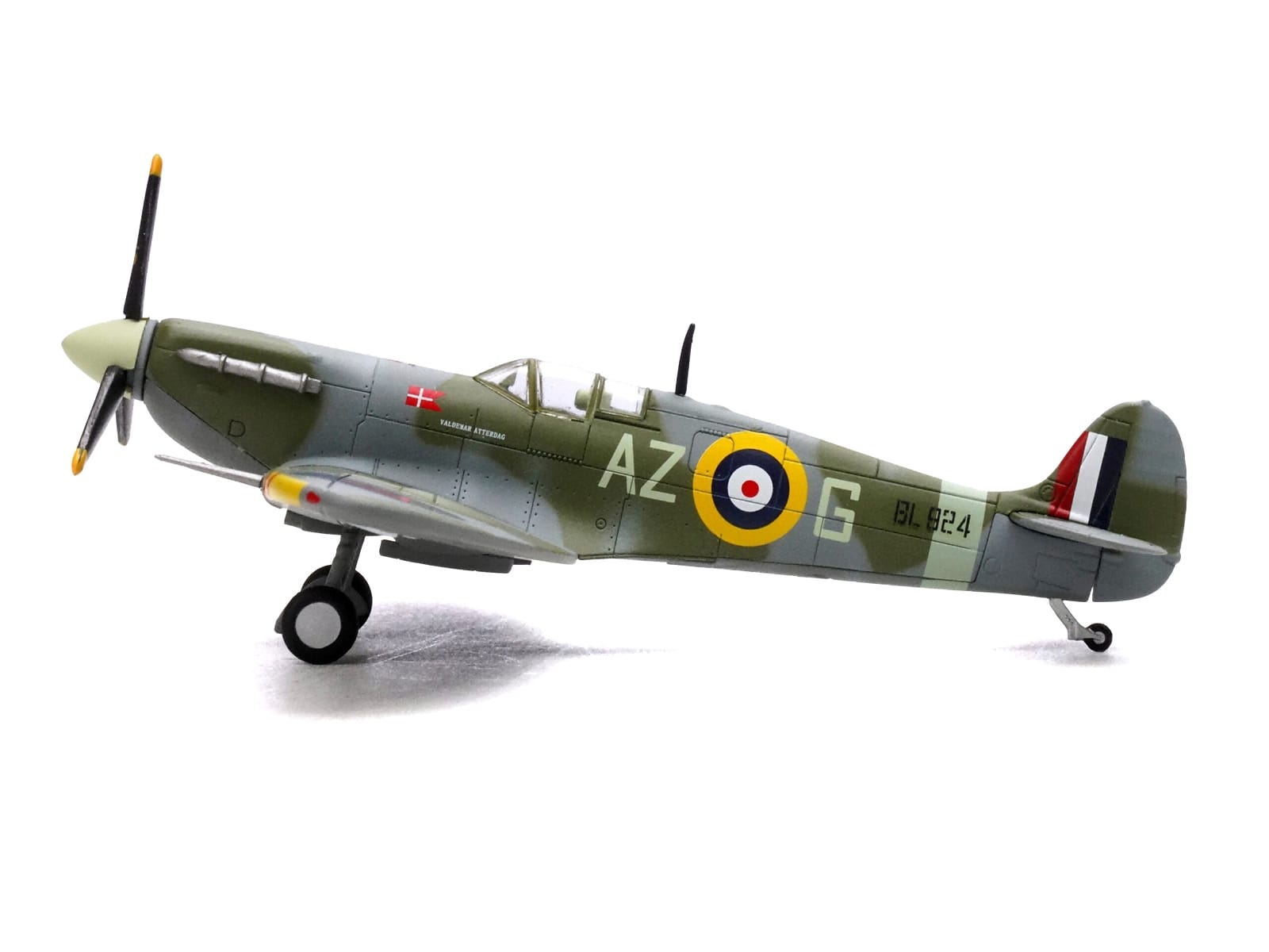 Supermarine Spitfire Mk Vb Fighter Aircraft "BL924 Pilot Officer Aksel Svendsen Danish Presentation Spitfire Valdemar Atterdag No. 234 Madras Presidency Squadron" (1942) Royal Air Force 1/72 Diecast Model by Legion - Image 3