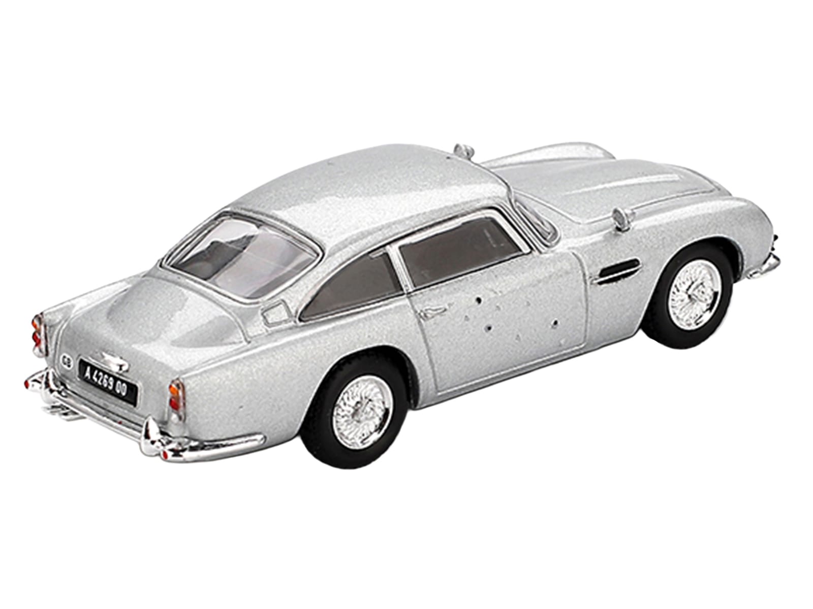 Aston Martin DB5 RHD (Right Hand Drive) Birch Silver Metallic (Damaged) 007 James Bond "Skyfall" (2012) Movie Limited Edition 1/64 Diecast Model Car by Mini GT - Image 4