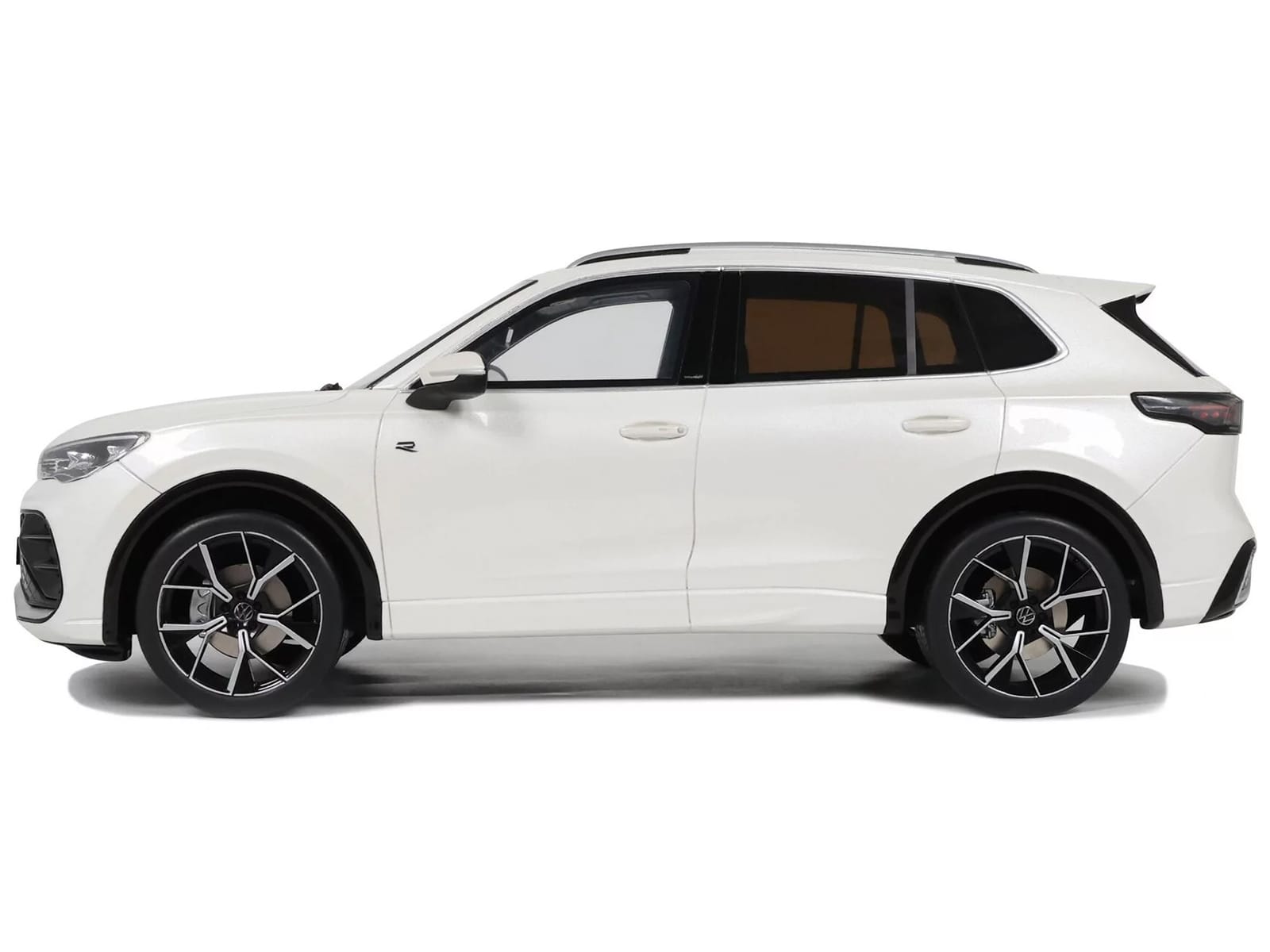 2024 Volkswagen Tiguan E Tsi R-Line Oryx White Pearl Limited Edition to 999 pieces Worldwide 1/18 Model Car by Otto Mobile - Image 4